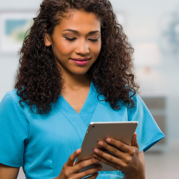 📈 Boost Staff Efficiency: Smart EMR Connectivity | Direct Supply